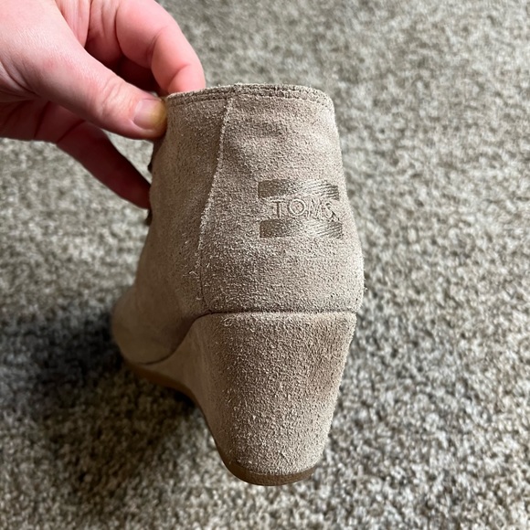 TOMS Suede Lace Up Wedge Booties - Size 8 - Picture 3 of 10